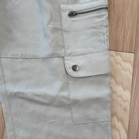 Banana Republic Super Soft Cargo Jogger - Transition Cream - Small. NWOT - Picture 4 of 10
